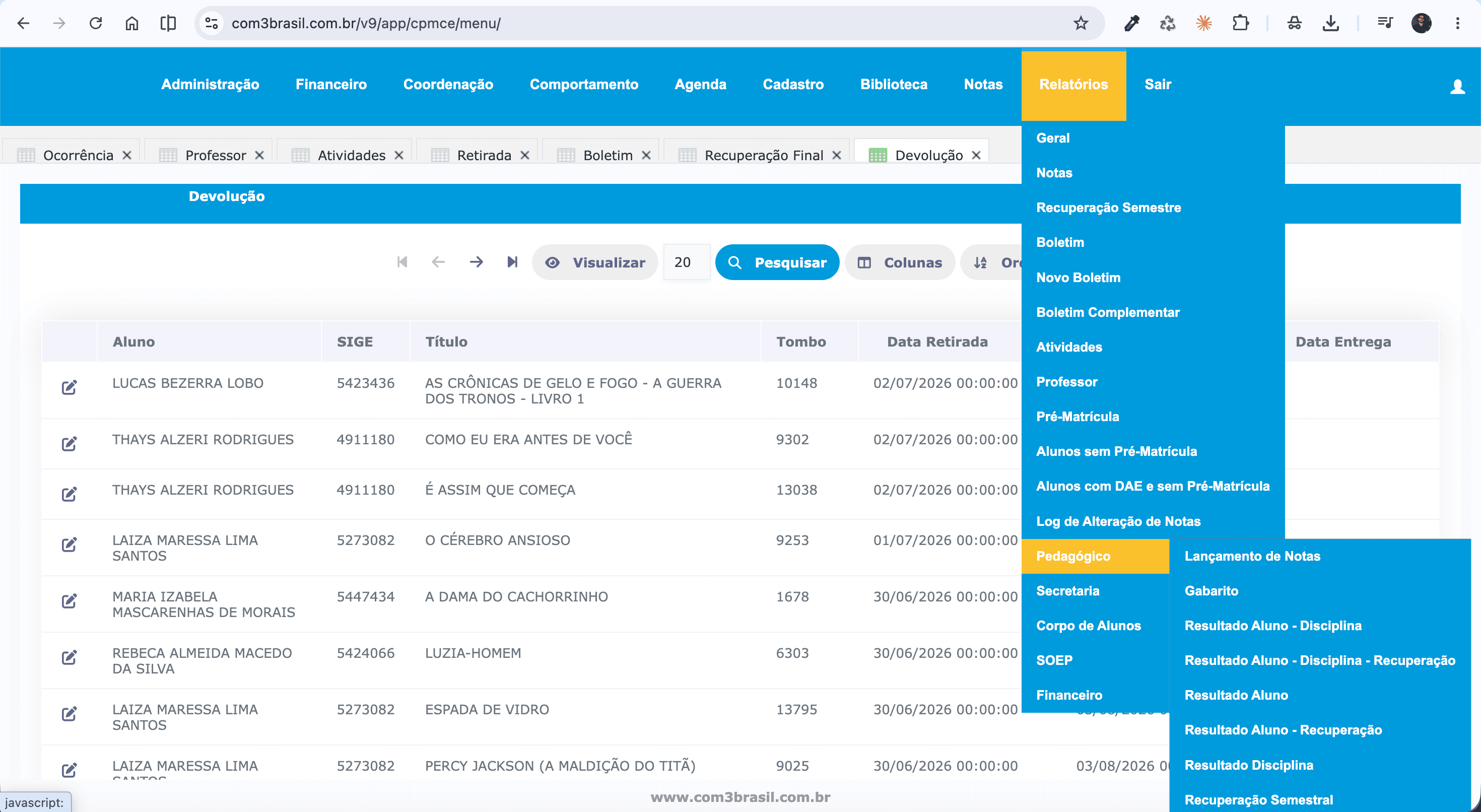 Menu de Relatórios expandido, incluindo o submenu Pedagógico e o Log de Alteração de Notas